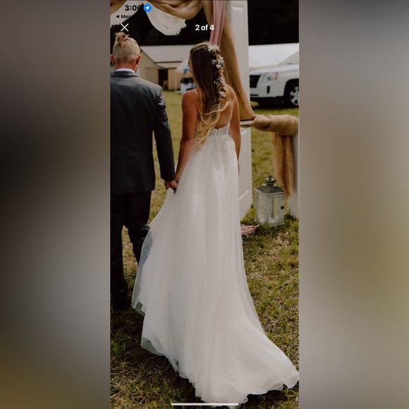 Wedding dress - Picture 3 of 3